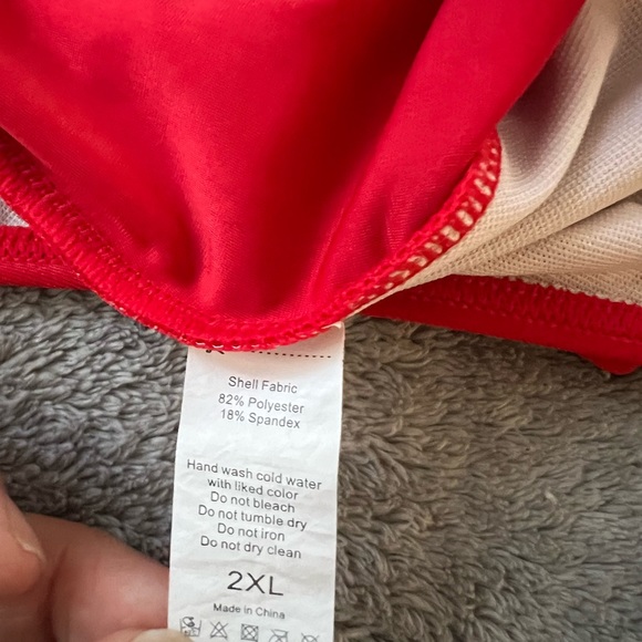 ❤️ Red Swimsuit - One Piece - Picture 3 of 3